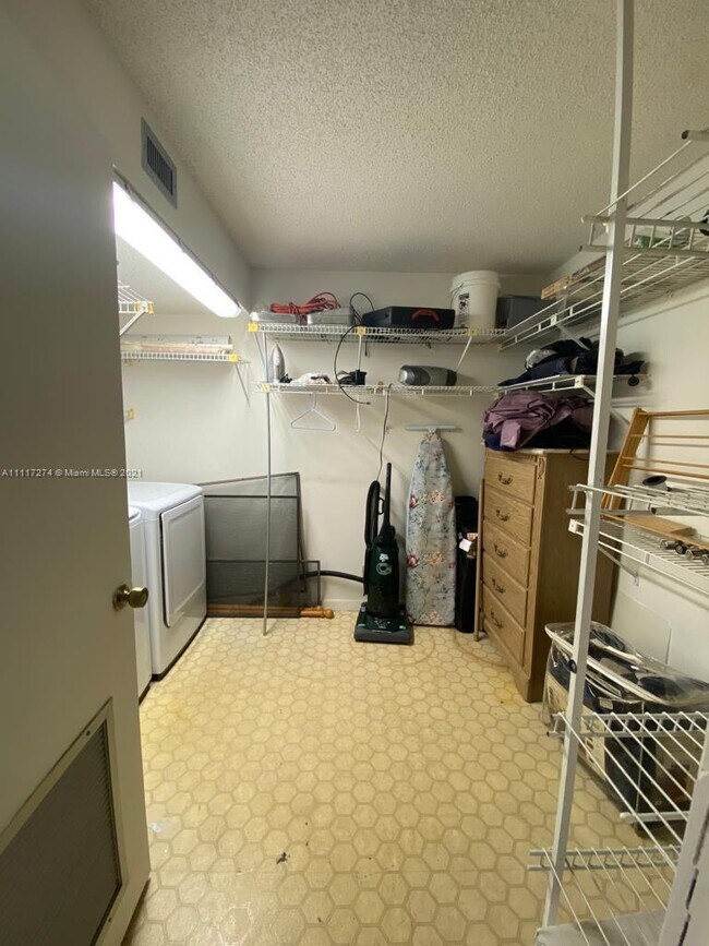 Building Photo - 8040 Hampton Blvd