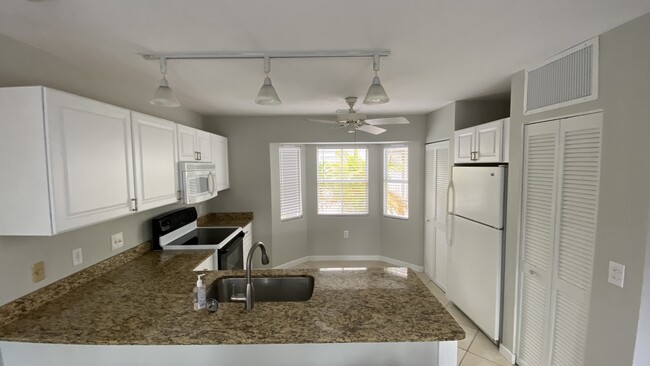 Building Photo - 1075 Duval St