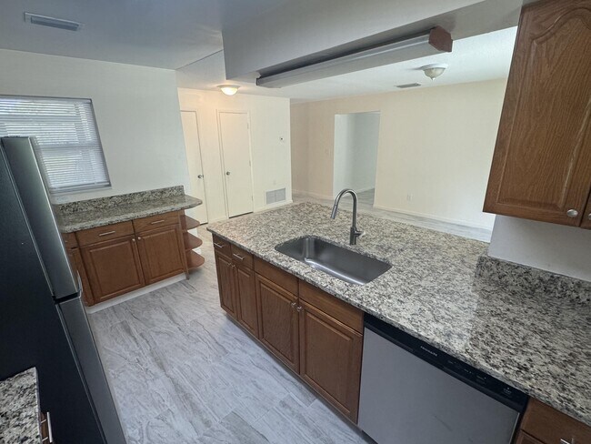 Building Photo - 970 Butia St