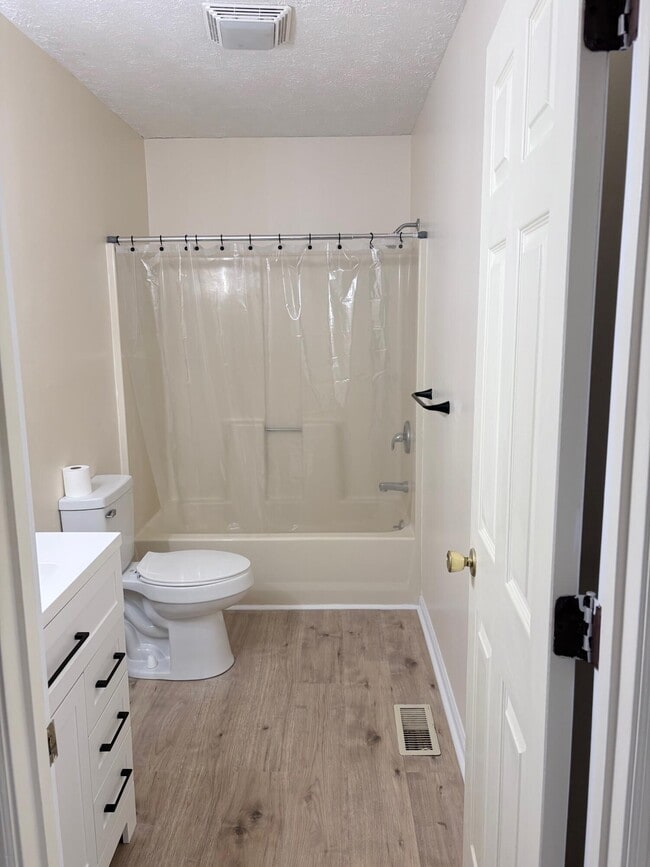 Building Photo - 181 Woodgate Rd