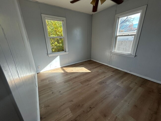 Building Photo - Large 3 bed 1 bath Home