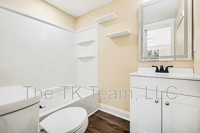 Building Photo - 416 Richardson St