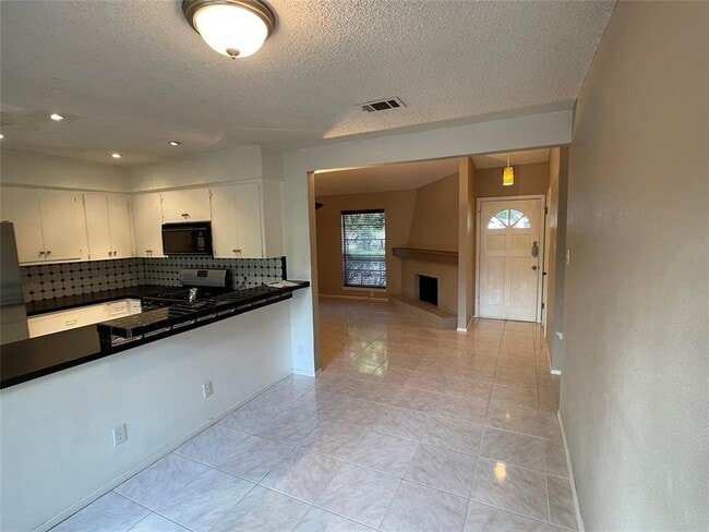 Building Photo - 6307 Shadow Valley Dr