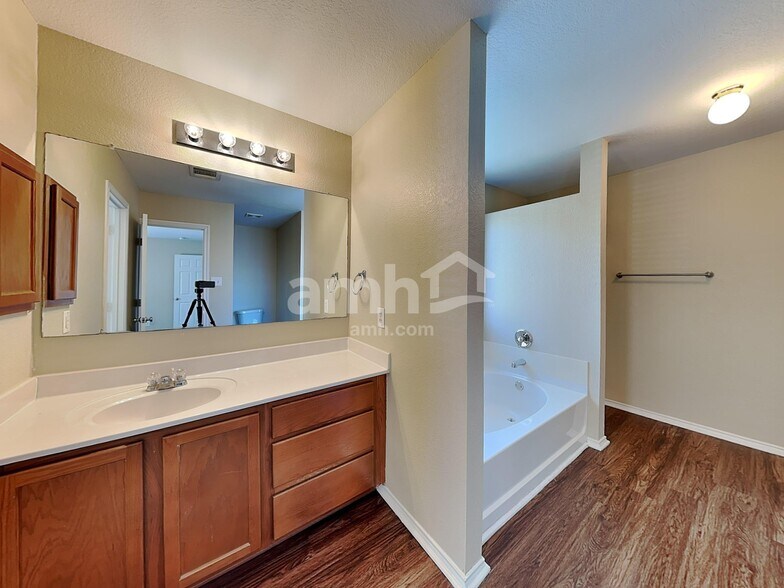 Building Photo - 12803 Salerno Way