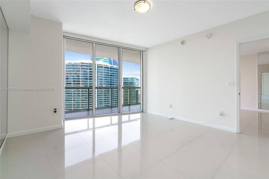 Building Photo - 465 Brickell Ave