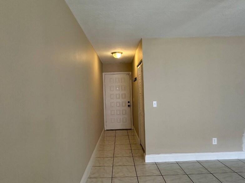 Building Photo - 27 W Country Cove Way