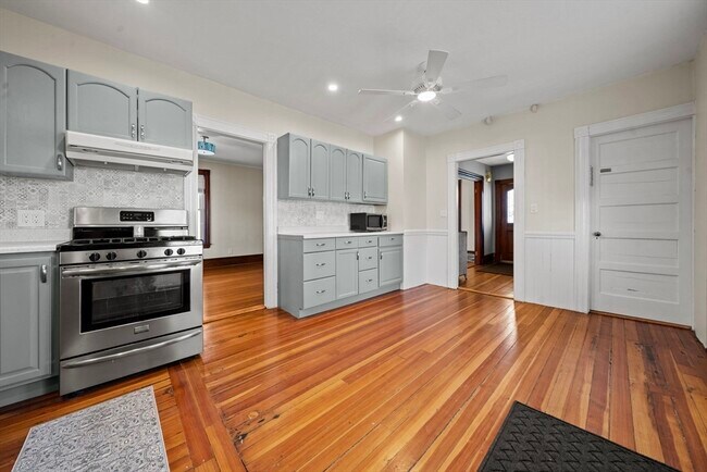 Building Photo - 7 Sweetser Ave