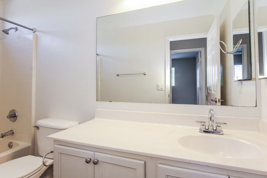 Building Photo - 3020 S 94th Ave