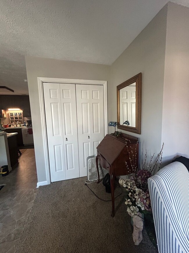 Building Photo - 936 E Commons Dr