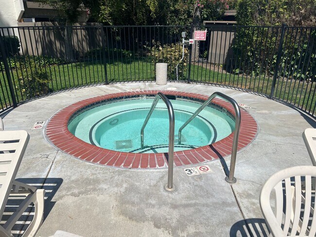 Building Photo - Sunny 1 bed 1 bath Condo in Santa Clara. L...