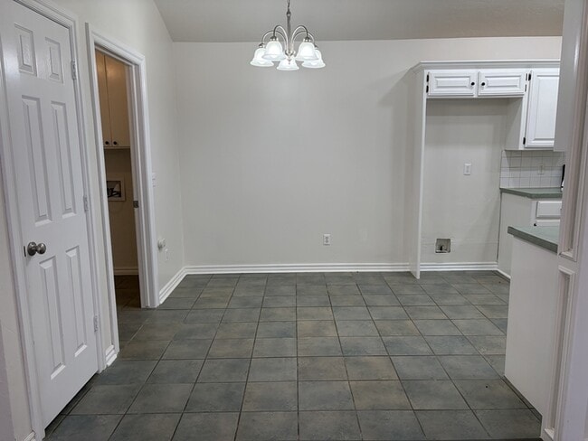 Building Photo - 4813 SE 89th Terrace