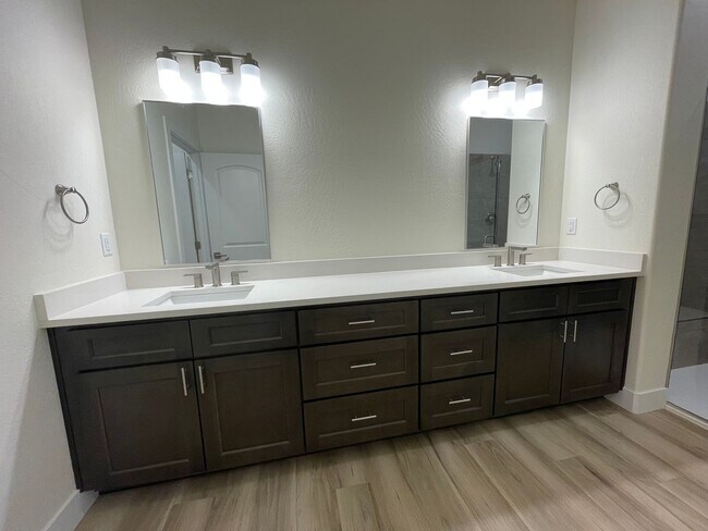 Building Photo - 410 4th St