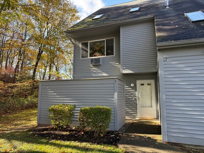 Building Photo - 1 Sundance Dr