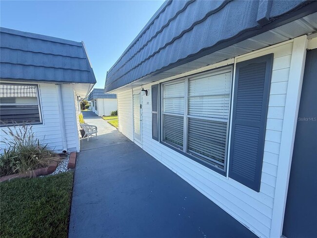 Building Photo - 205 Andover Pl N