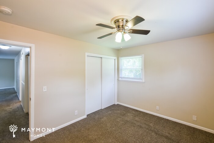 Building Photo - 2855 Greenside Dr NW