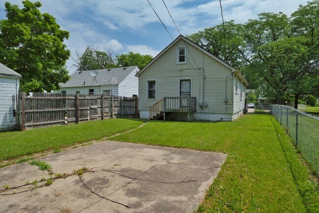 Building Photo - 14601 San Juan Dr