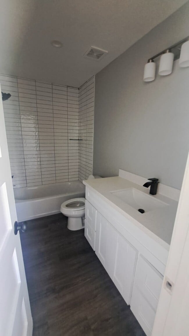 Building Photo - 9806 Fillmore St