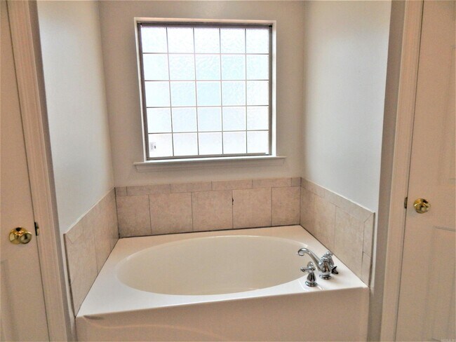 Building Photo - 451 Wisteria Dr