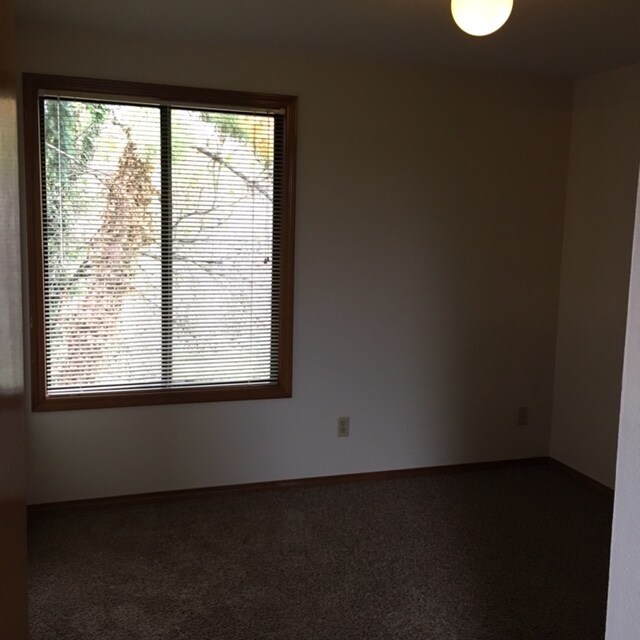 Building Photo - 17545 NW Woodmere Ct