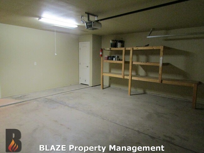 Building Photo - City View 4 Bedroom