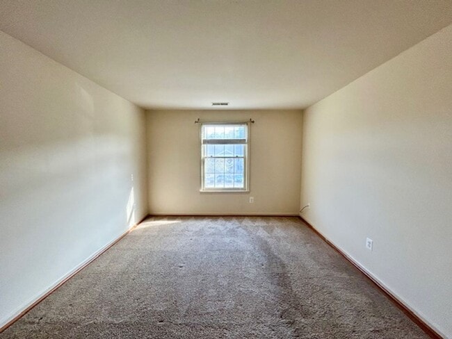 Building Photo - 10714 Kings Riding Way