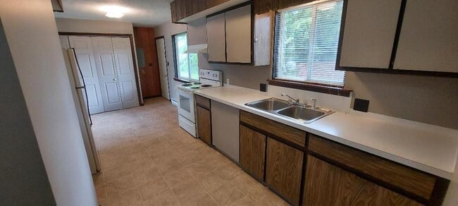 Building Photo - 147 Paras Hill Dr