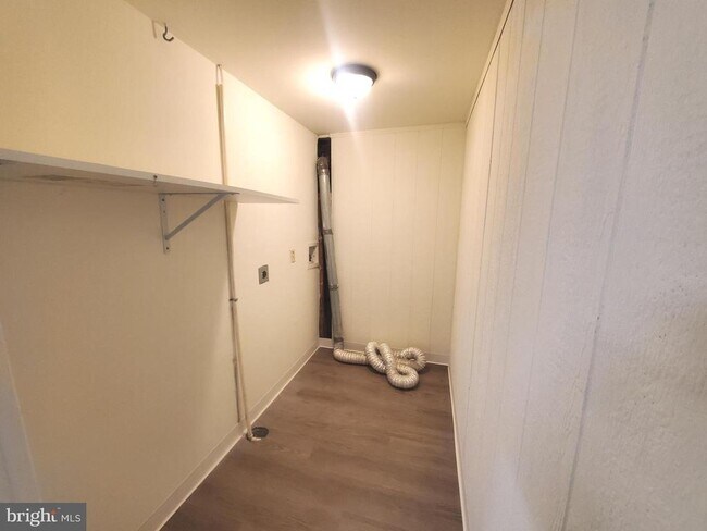 Building Photo - 161 Cooper Rd