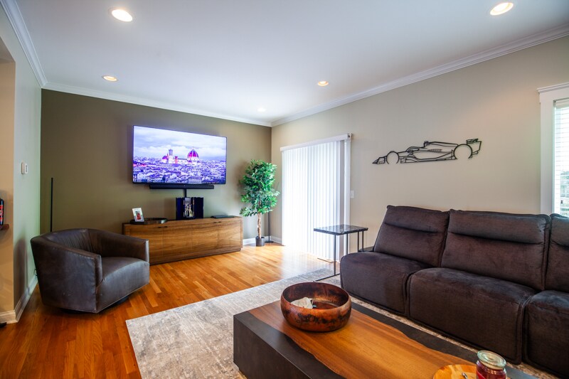 Building Photo - 3220 Linwood Ave