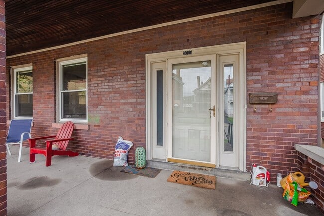 Building Photo - Updated Rental House