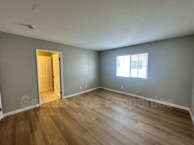 Building Photo - 379 Westlake Vista Ln