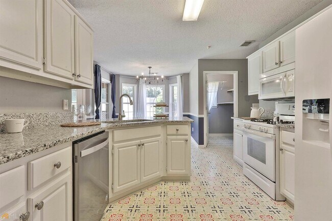 Building Photo - 100 Riverside Walk