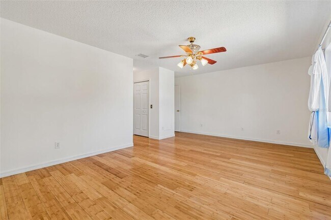 Building Photo - 12803 Longcrest Dr