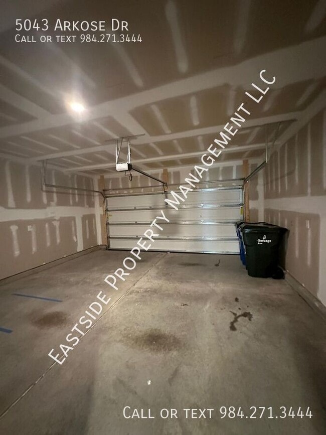 Building Photo - 5043 Arkose Dr