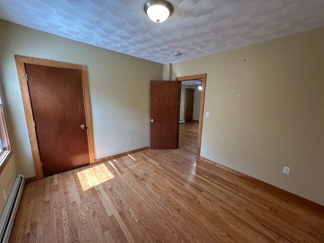 Building Photo - 106 Tuttle St