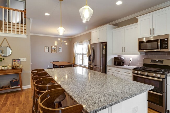 Building Photo - 4 Bedroom, 3 Bath Home w/ Backyard and 2 Car Garage