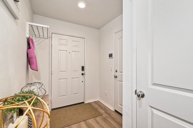Building Photo - 2211 Solara Ln