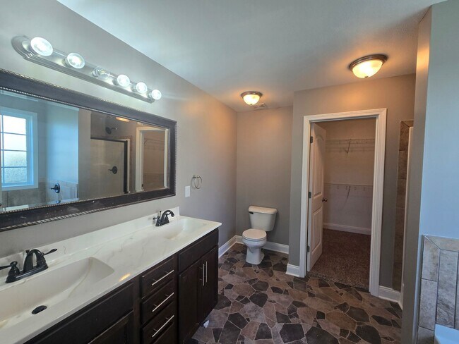 Building Photo - Executive 3 Bed 2.5 Bath with Bonus Home