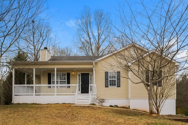 Building Photo - 215 Mountain Ln