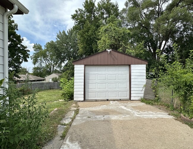 Building Photo - 1722 Pershing Ave
