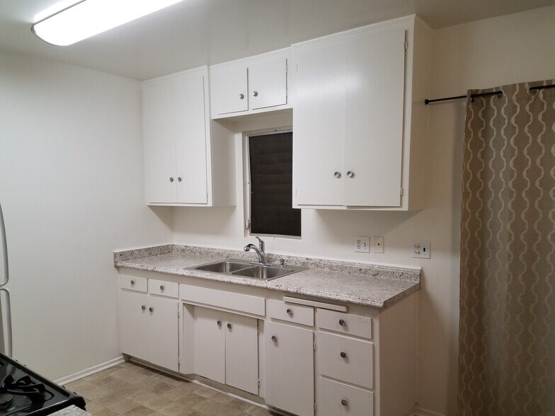 Building Photo - 1080 Termino Ave