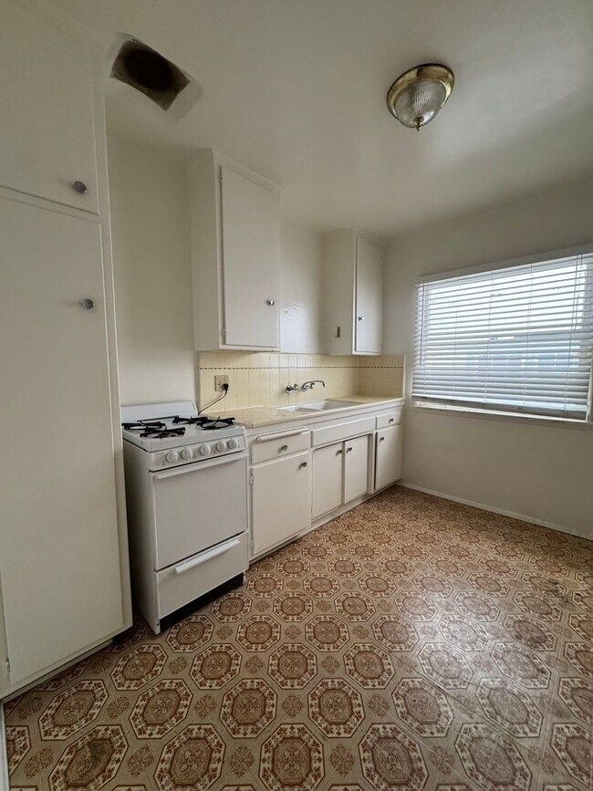 Interior Photo - 1383 Midvale Ave