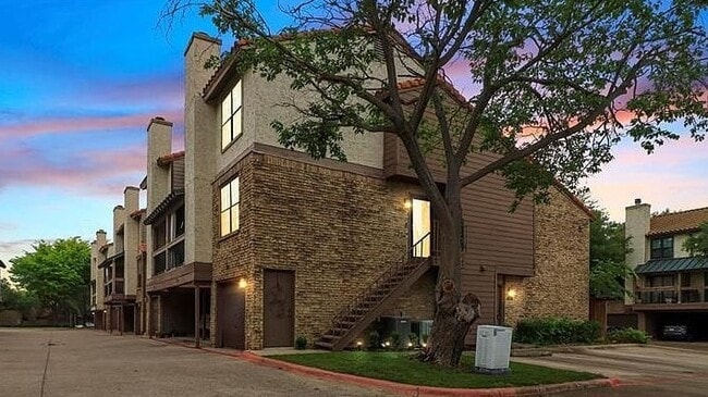 Building Photo - 336 Melrose Dr