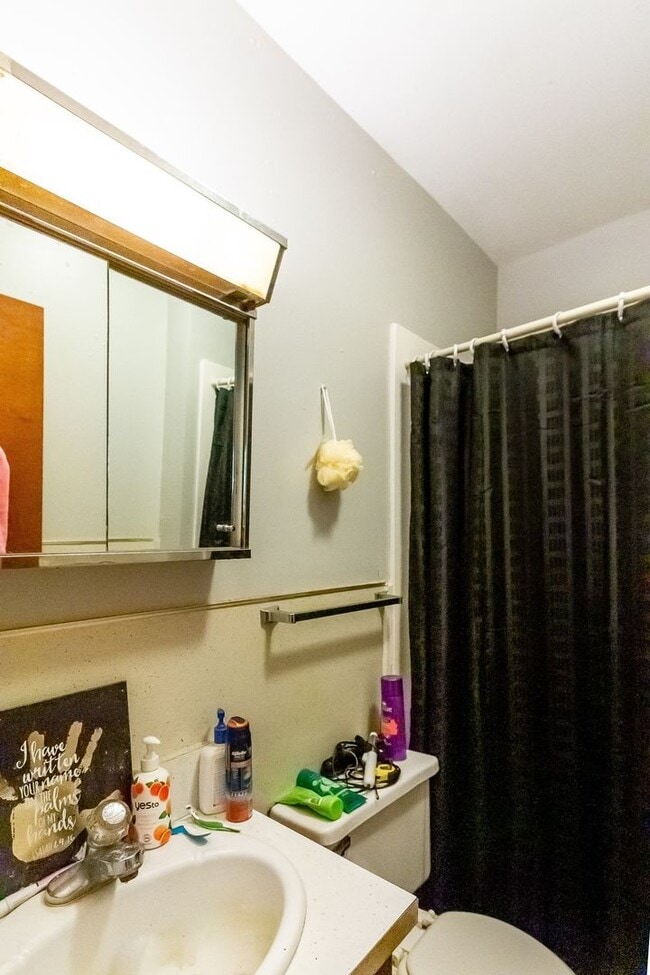 Building Photo - PRELEASING for AUGUST! Close to Campus