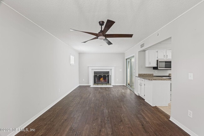 Building Photo - 2300 Twelve Oaks Dr