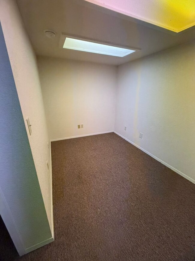Building Photo - 1069 N Meridian Rd