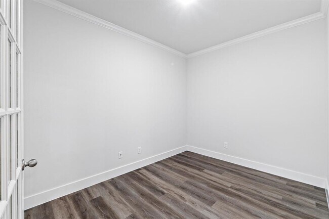 Building Photo - 175 Eves Necklace Dr.