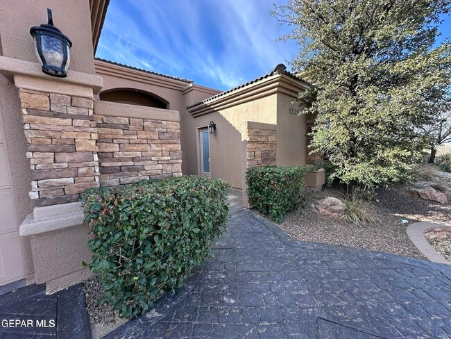 Building Photo - 1332 Calle Lago Dr