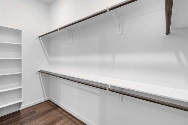 Building Photo - 604 Thornton Oaks Ln