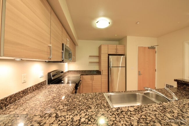 Building Photo - 329 Bay St