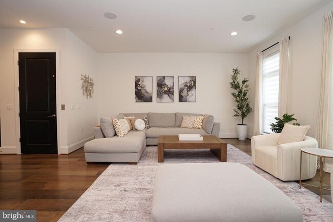 Building Photo - 44655 Provincetown Dr